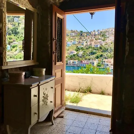παραδοσιακό σπίτι με 2 υπνοδωμάτια και θέα Apartment Symi