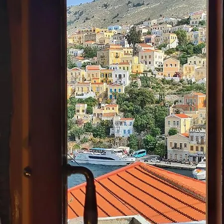 Apartament παραδοσιακό σπίτι με 2 υπνοδωμάτια και θέα Simi