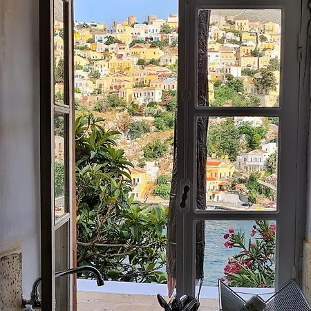 παραδοσιακό σπίτι με 2 υπνοδωμάτια και θέα Apartament Simi